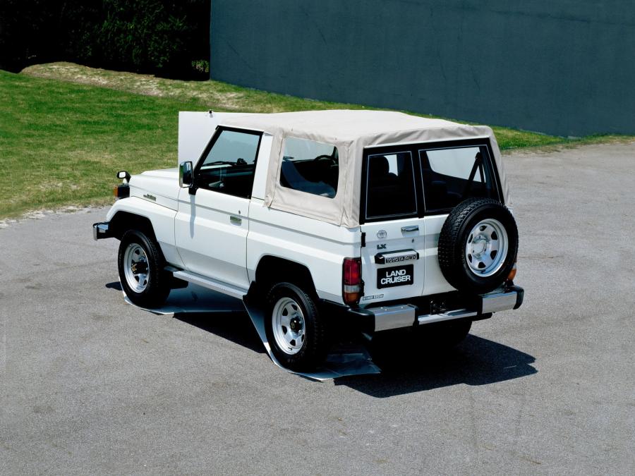  Toyota Land Cruiser 70 (PZJ70) 1990 года  (фото 4 из 11)
